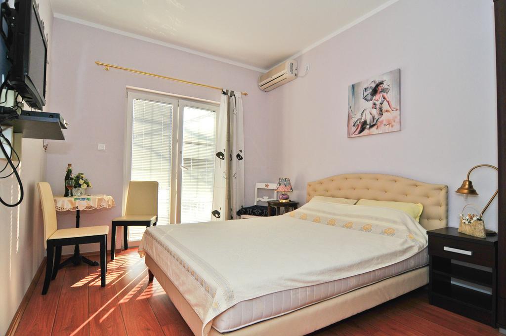 Villa Lastva Apartments Tivat Oda fotoğraf