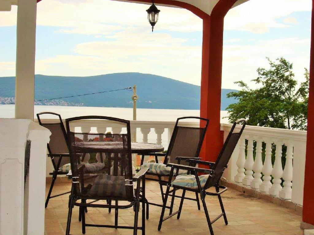 Villa Lastva Apartments Tivat Oda fotoğraf